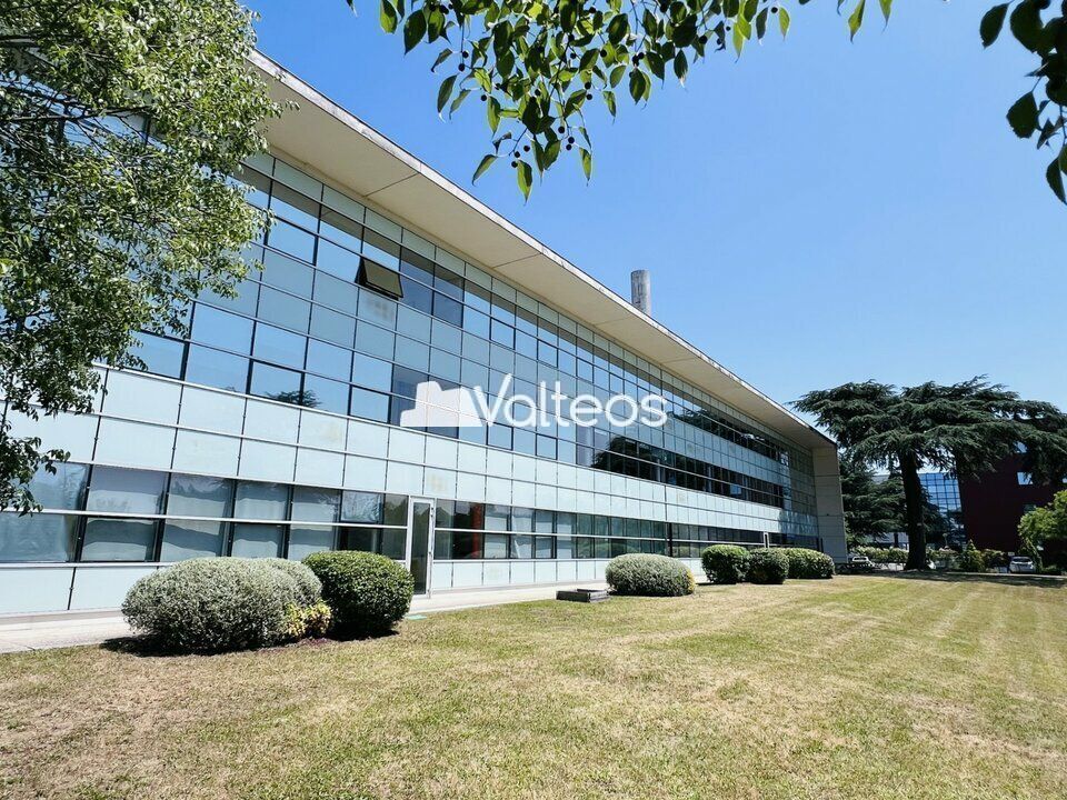Location bureaux 493.35 m² divisibles à partir de 245.86 m²