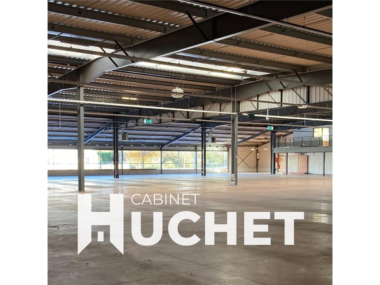 Location local commercial 3629 m² à BAYEUX