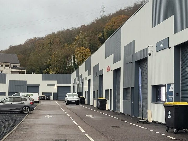 Location local d''activites 240 m² non divisibles