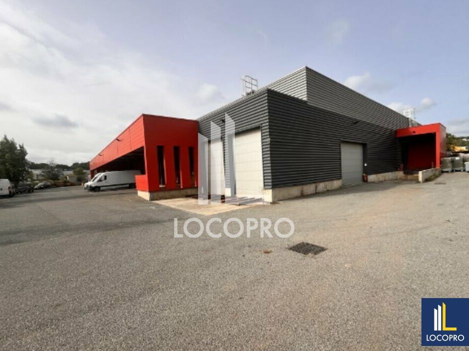 A LOUER - LOCAUX ACTIVITÉS 1 700 M2 SUR TERRAIN DE 4 600 M2 - FREJUS 