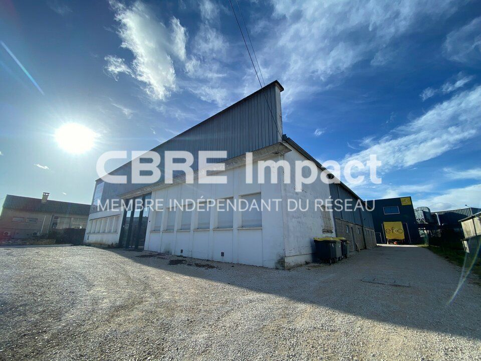 Location local d''activites 800 m² non divisibles