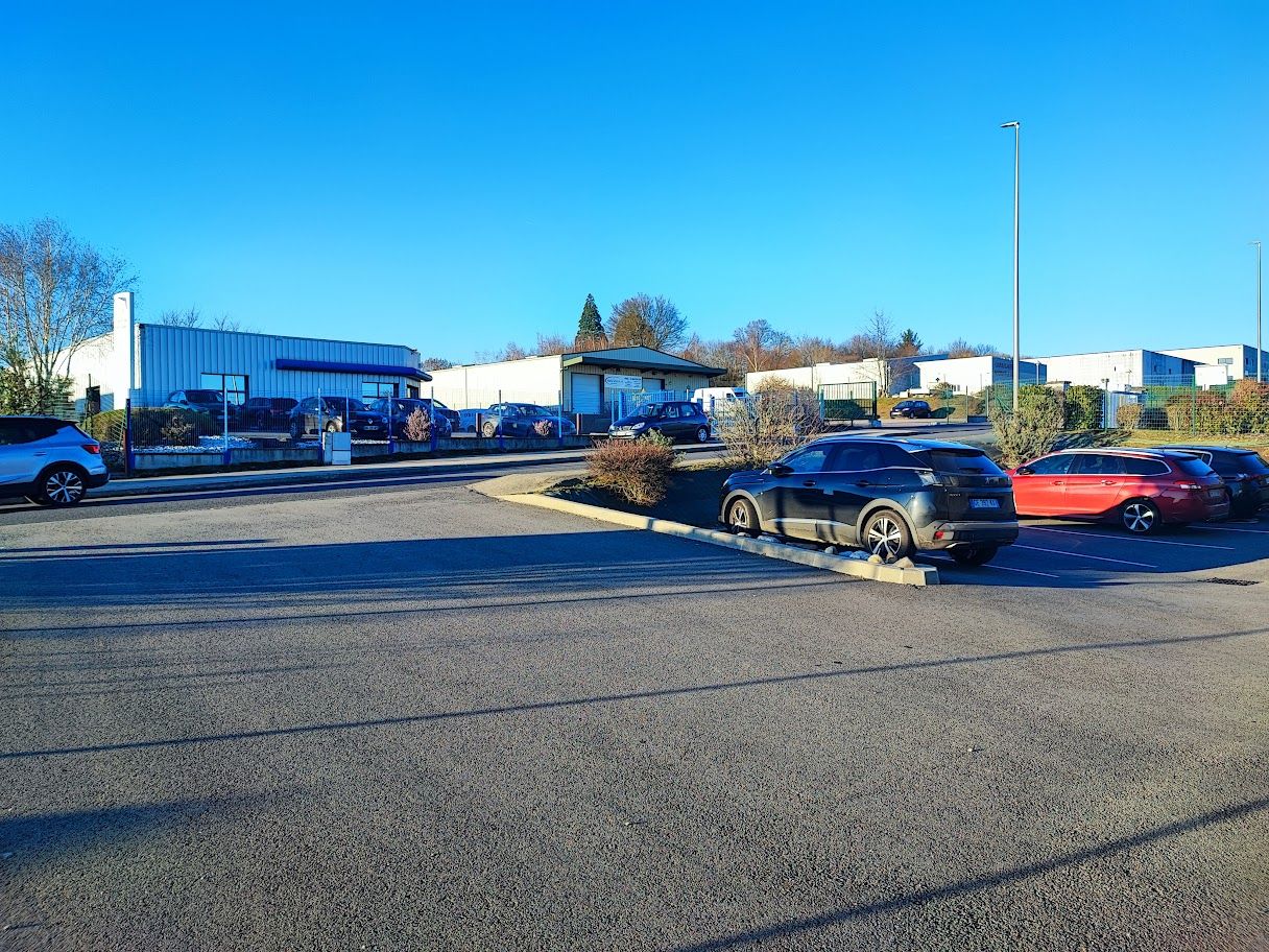 Location local 736.00 m² à LIMOGES