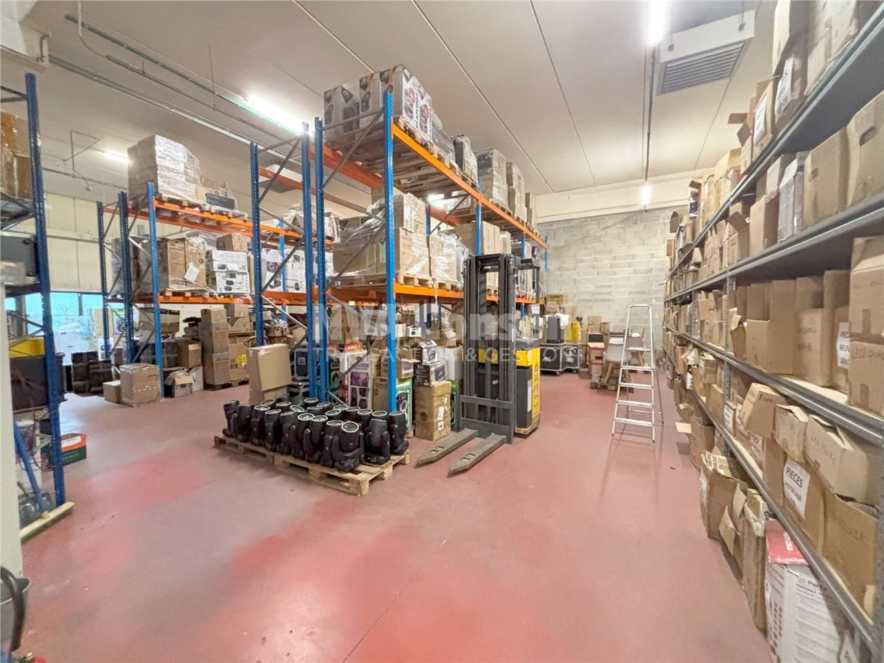 Location local d''activités 930 m² à Herblay