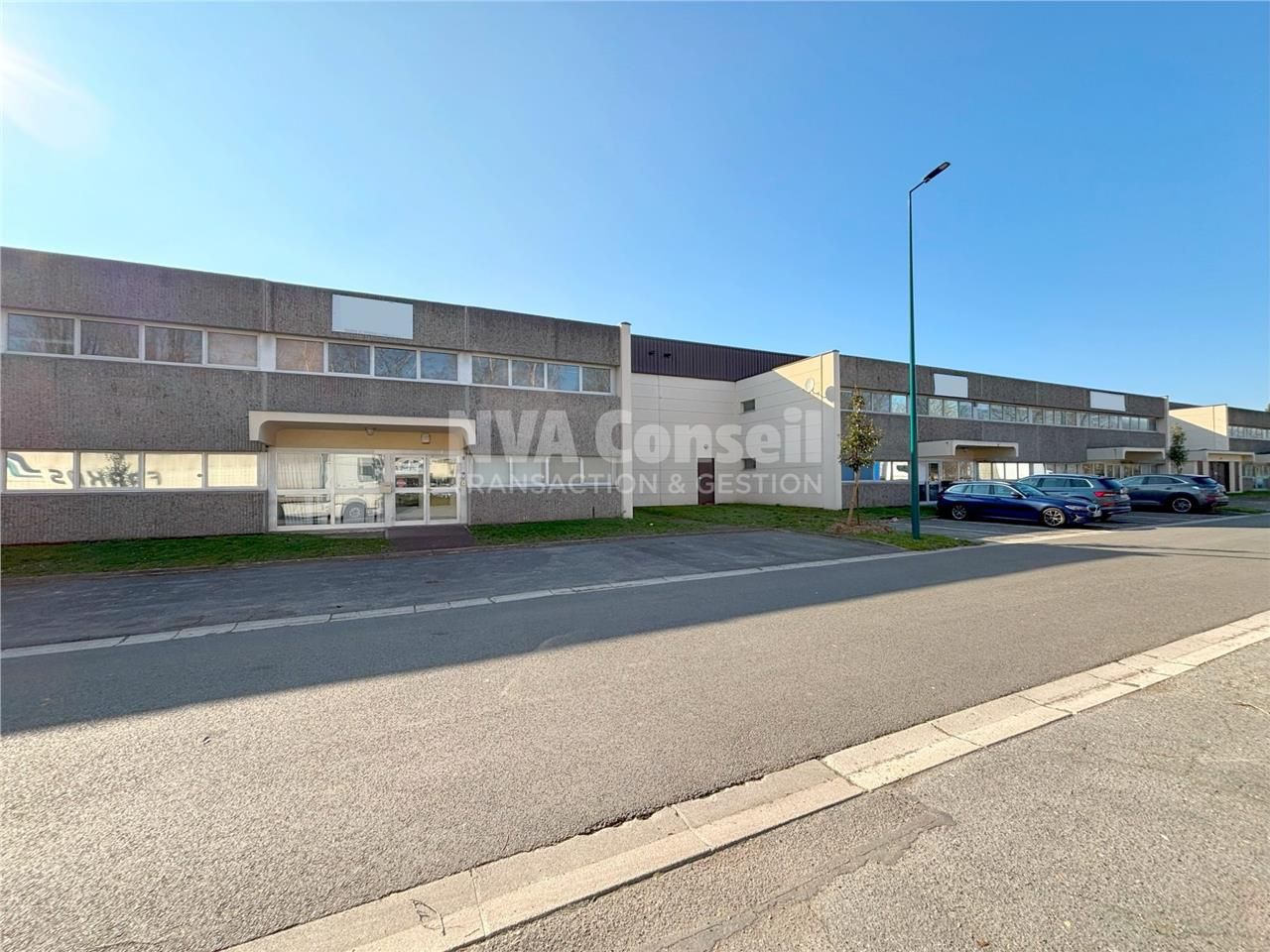 Location local d''activités 2400 m² à Saint-Ouen-l''Aumône