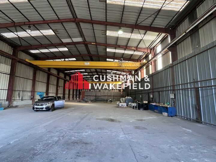 Location local d''activites 1200 m² non divisibles