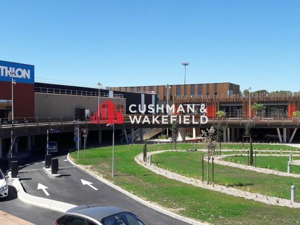 Location local commercial 2954 m² divisibles à partir de 1417 m²