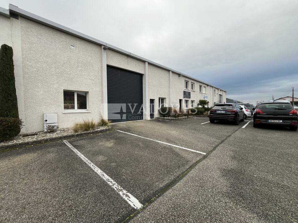 Location local d''activites 1449 m² divisibles à partir de 274 m²