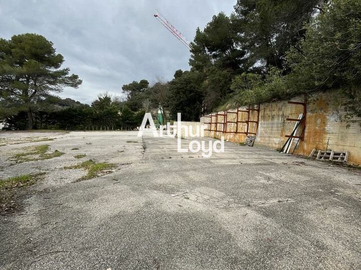 Local d'activité à la location 513 m² - La Roquette sur Siagne