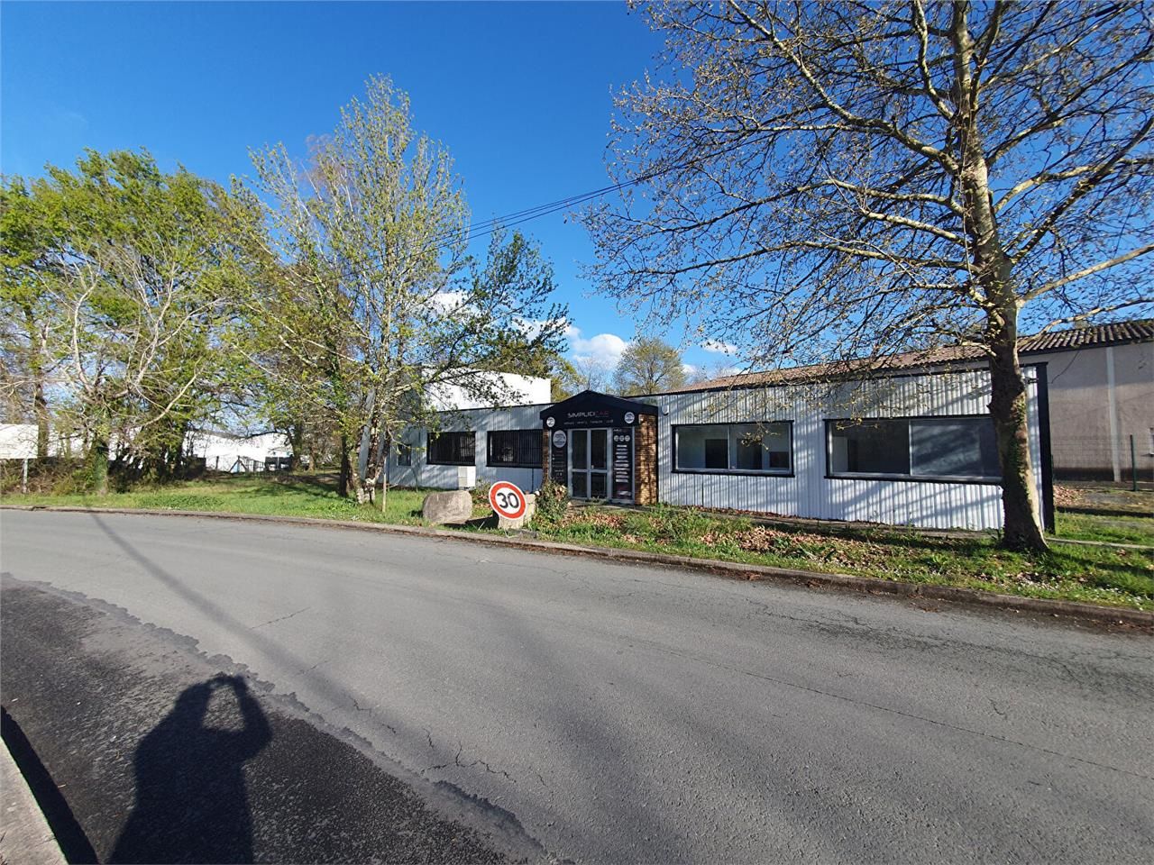 local commercial à louer beychac et cailleau