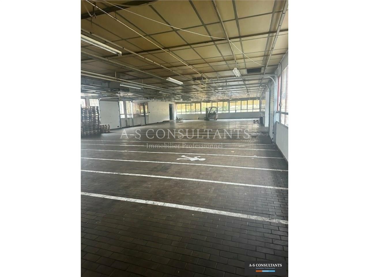 Location entrepot 1800 m² non divisibles