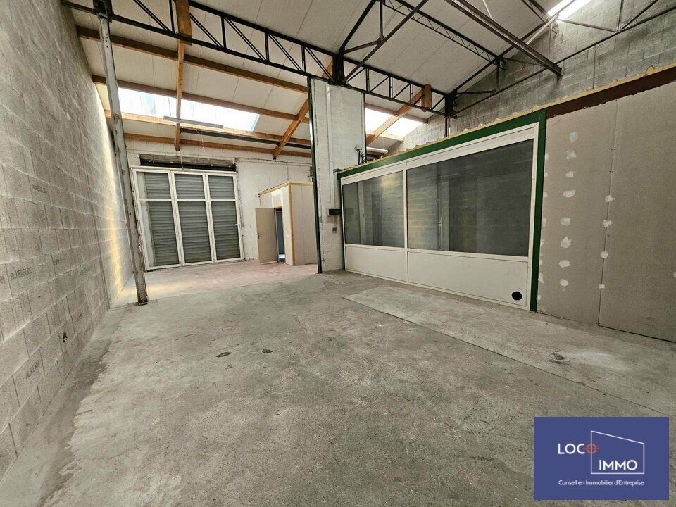 Location entrepot 130 m² non divisibles