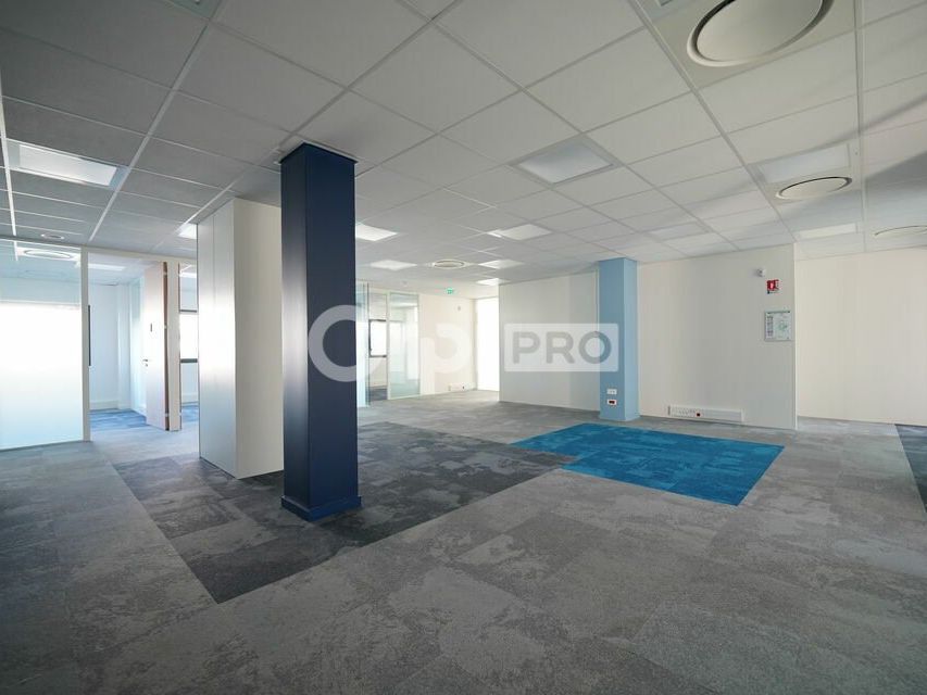 BUREAUX A LOUER - 1 229 m² - SAINT PRIEST