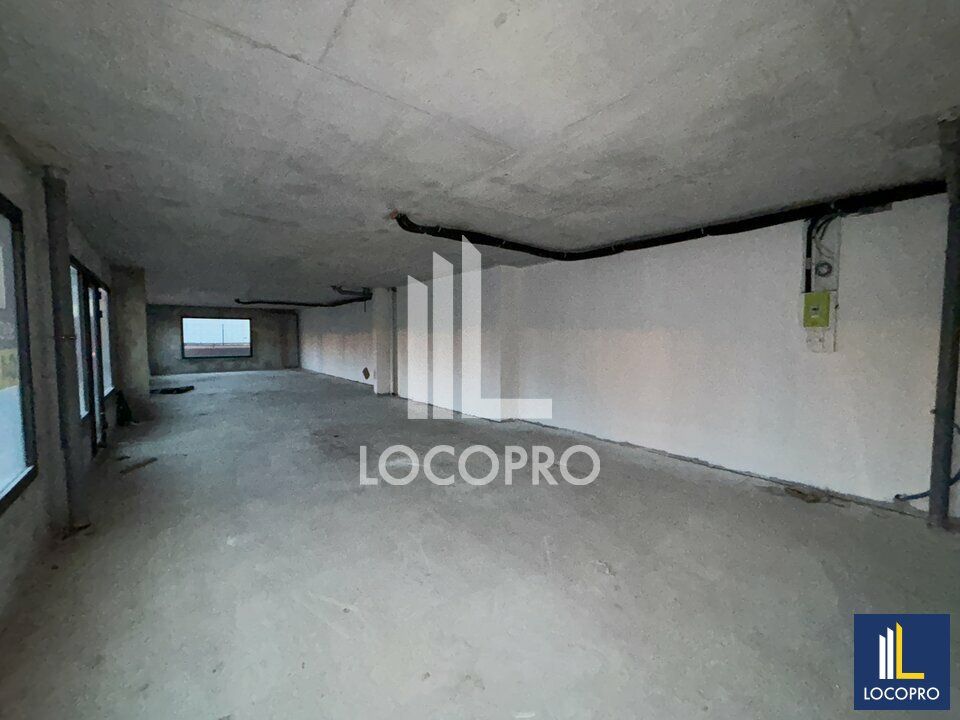 A LOUER - LOCAL COMMERCIAL - 53 M2 - LA ROQUETTE-SUR-SIAGNE