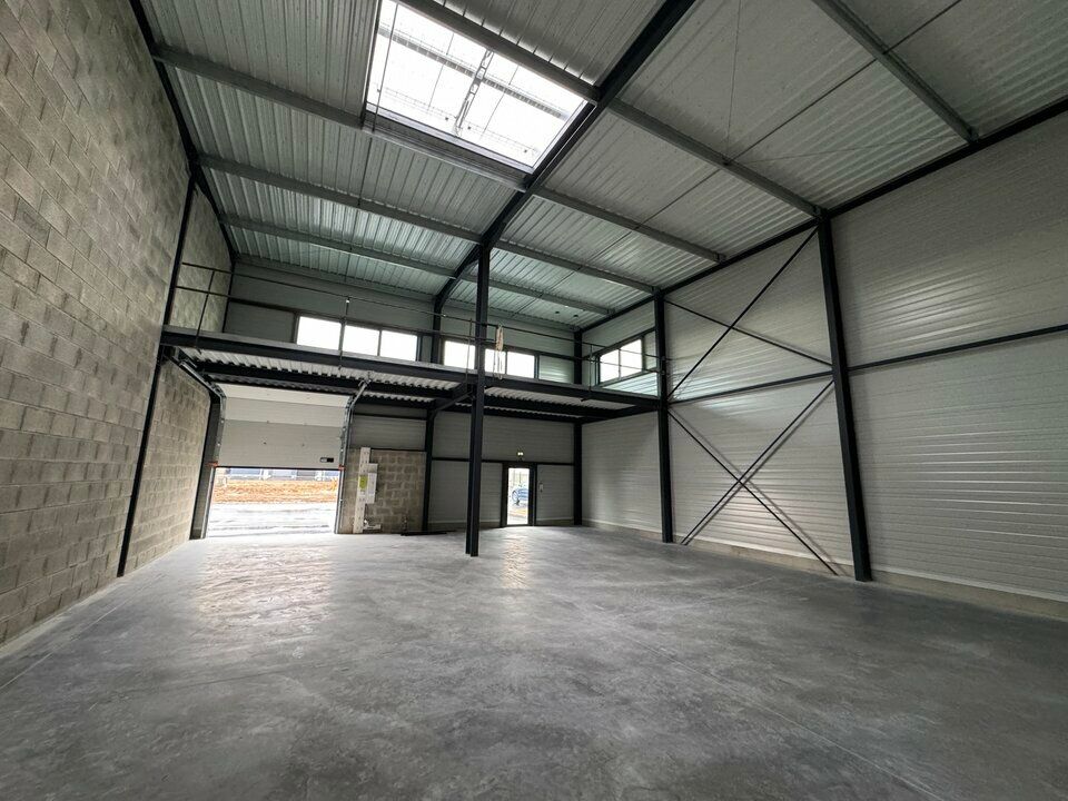 Location local d''activites 230 m² non divisibles