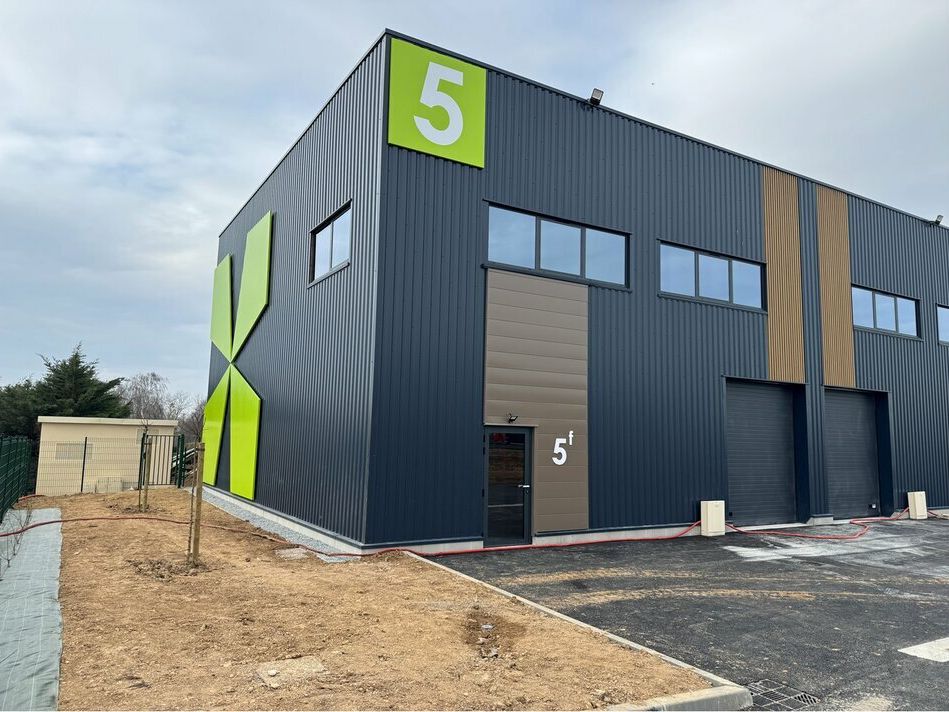 Local d'activité NEUF à MONDEVILLE 