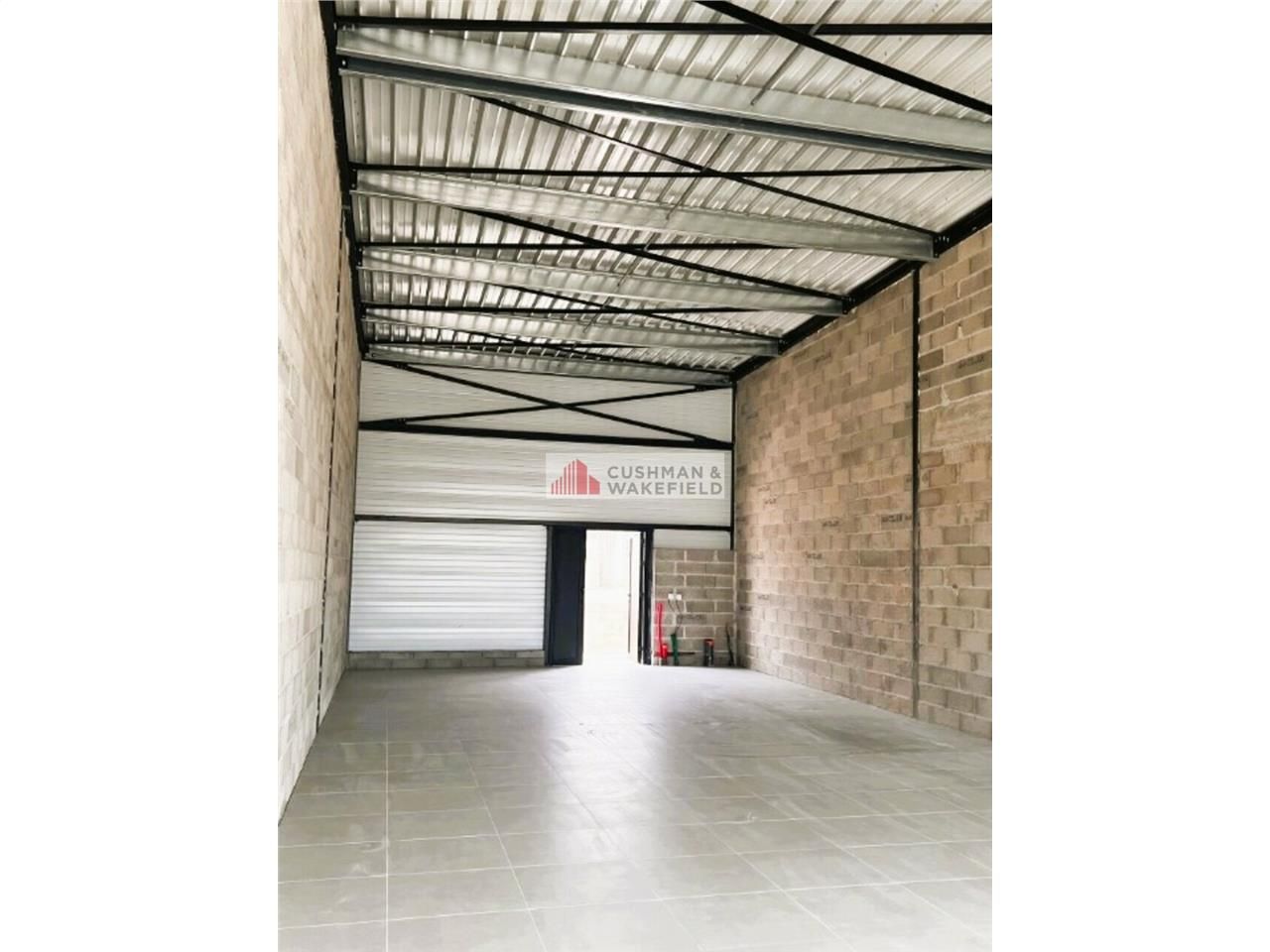 Location local commercial 100 m² non divisibles