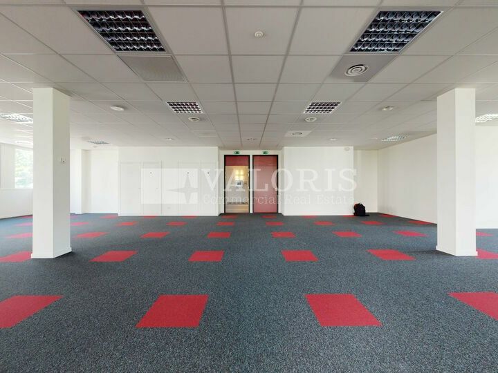 Bureaux disponibles à la vente : plateaux lumineux et fonctionnels !