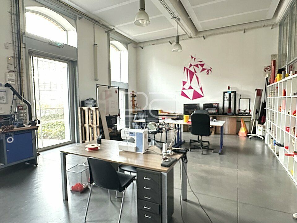 À louer à Nancy – Quartier des Rives de Meurthe – Bureaux ERP avec parkings et terrasse