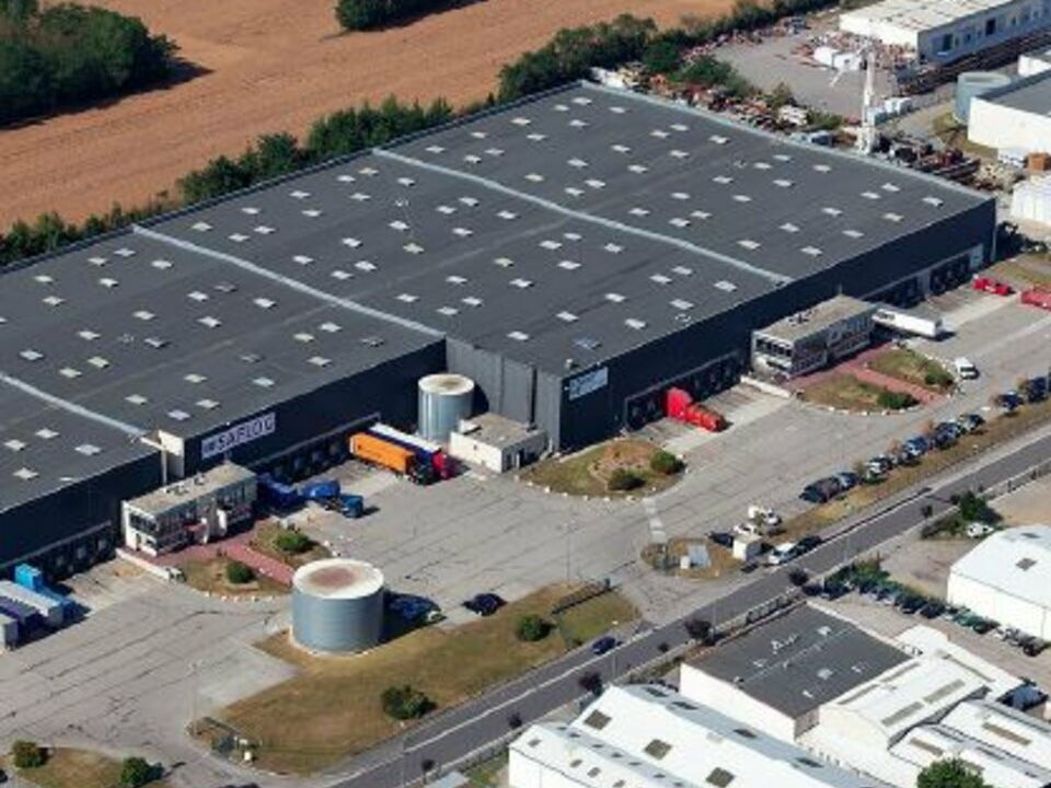 Location entrepot 4535 m² non divisibles