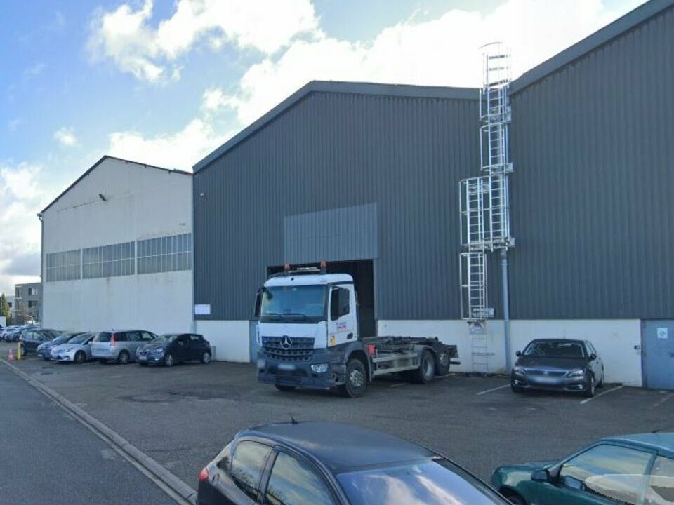 Location local d''activites 1431 m² divisibles à partir de 170 m²