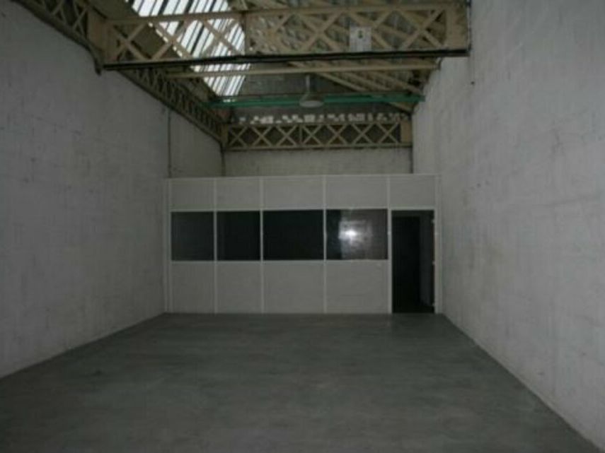 À LOUER – LOCAUX D'ACTIVITÉS FONCTIONNELS À PARTIR DE 170 m² – VENISSIEUX