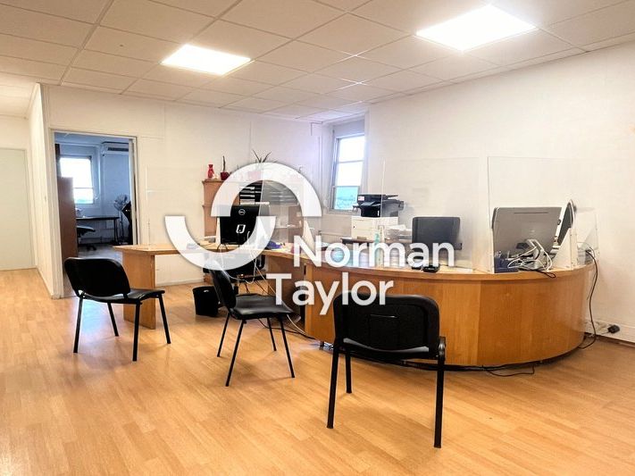 Vente bureaux 241.27 m² non divisibles