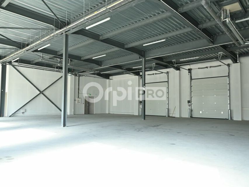Location local d''activites 686 m² divisibles à partir de 340 m²
