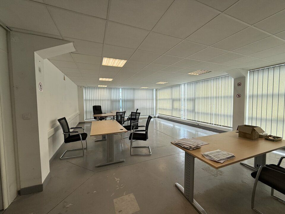 Location local d''activites 144 m² non divisibles