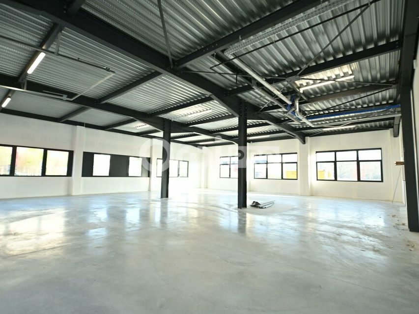 Location local d''activites 340 m² non divisibles