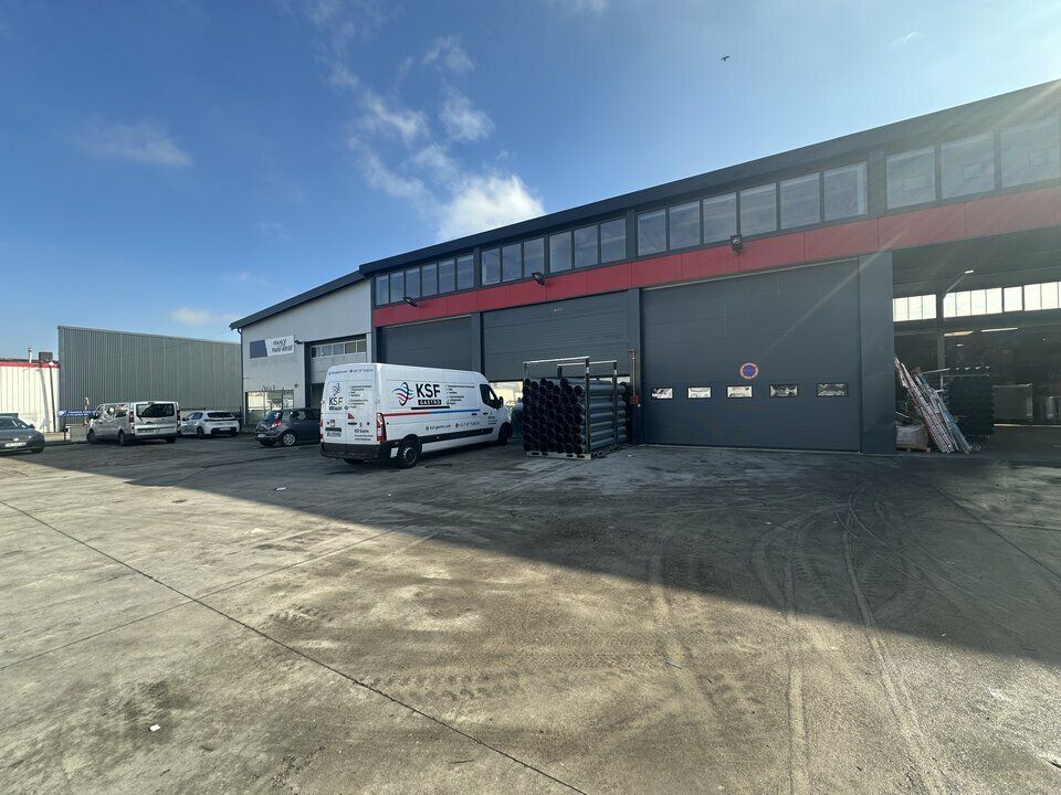 Location local d''activites 310 m² non divisibles