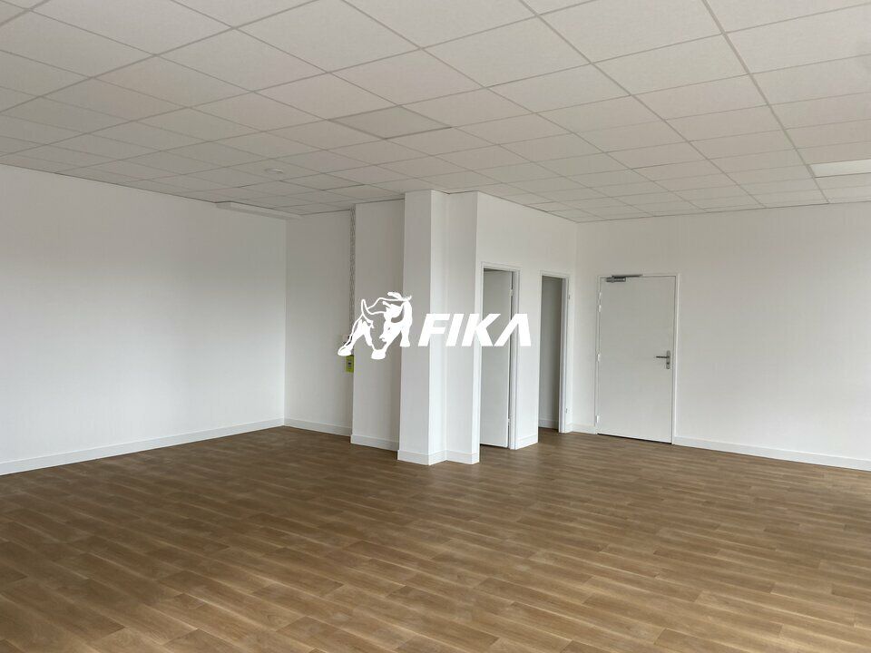 A LOUER BUREAUX 1 672 m² (31600) MURET