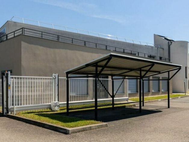 À Louer – Bureaux Lumineux de 288 m² – Saint-Priest – Emplacement Stratégique & Haute Visibilité