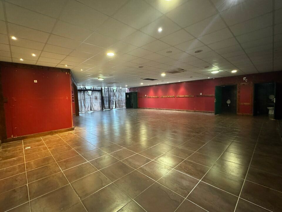 Location local commercial 370 m² non divisibles