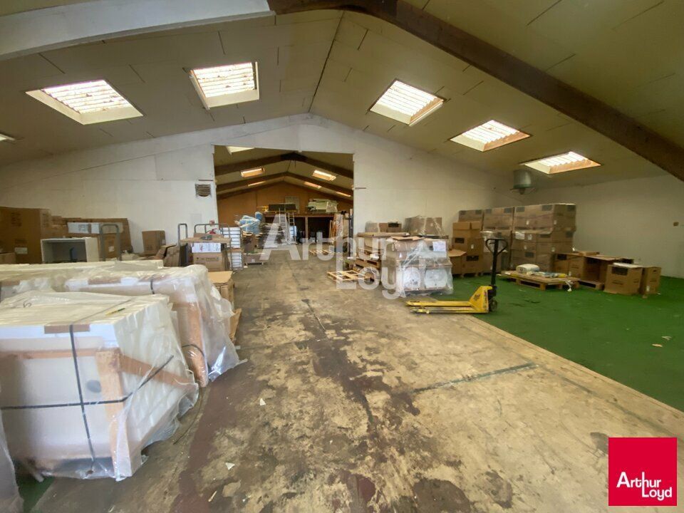 AU NORD DE RENNES - BATIMENT INDEPENDANT