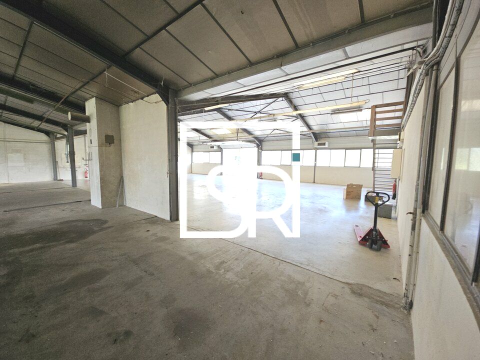 LOCATION BATIMENT D'ACTIVITE / ENTREPOT 1000 M2 - 63290 PUY GUILLAUME