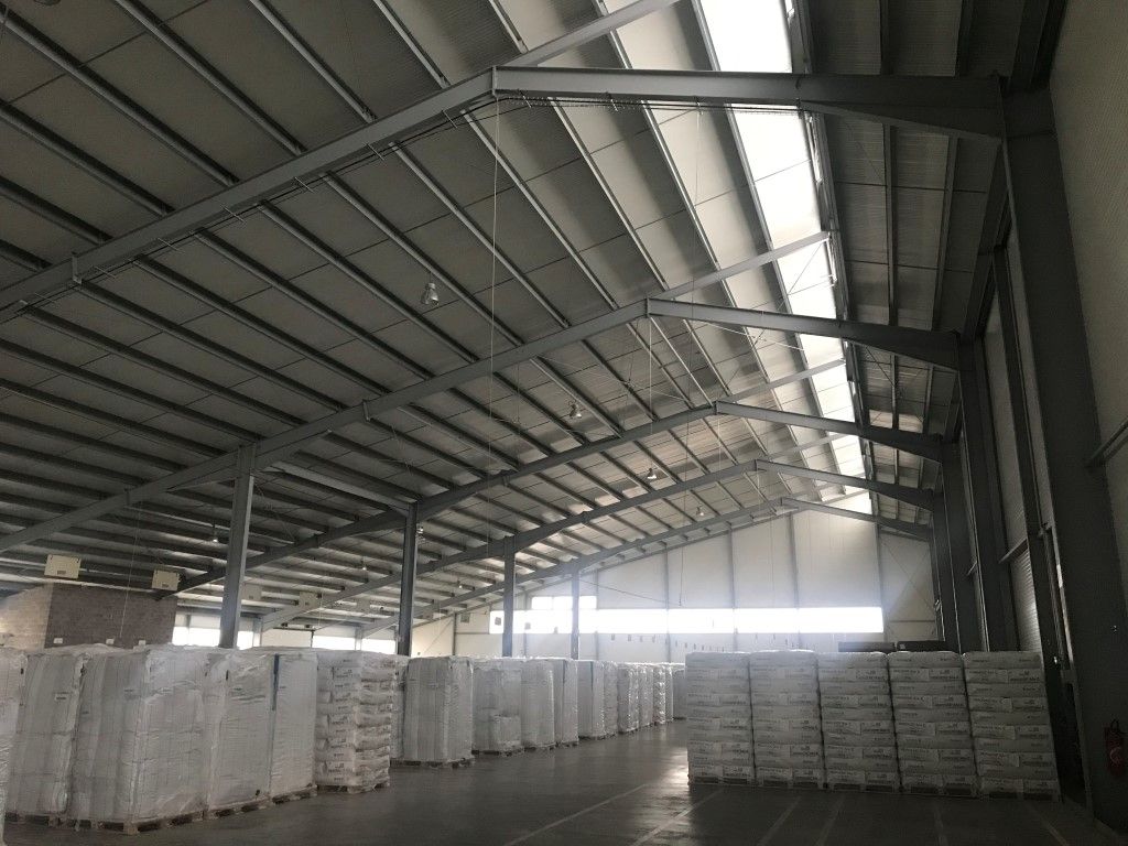 Location local d''activites 10000 m² divisibles à partir de 1000 m²