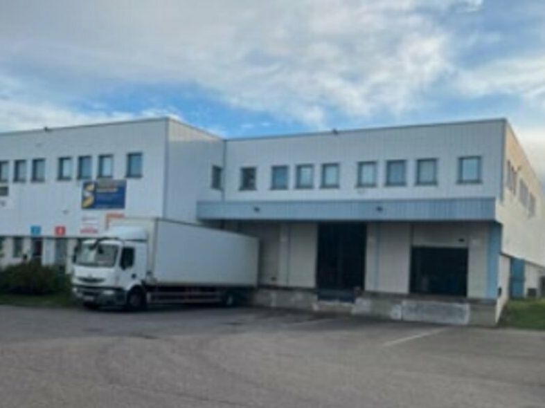 Location local d''activites 2208 m² divisibles à partir de 1095 m²