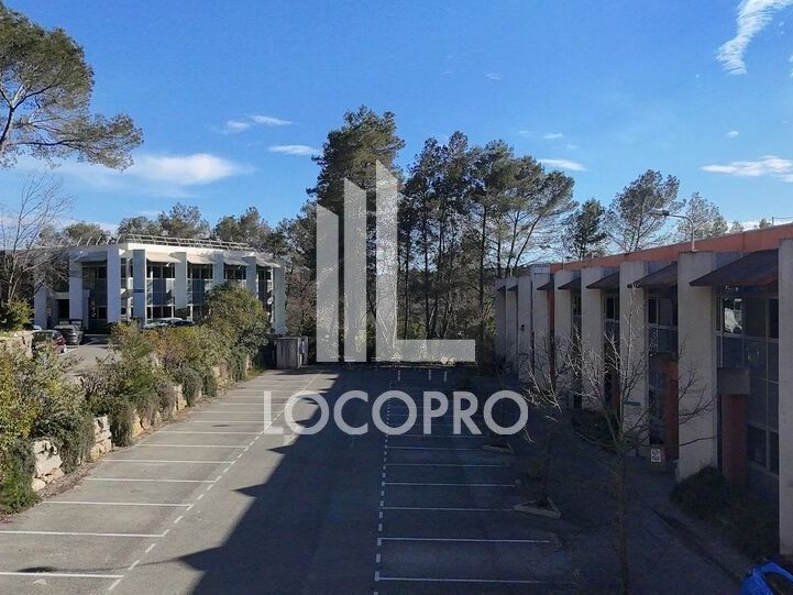 Location local d''activites 2352 m² non divisibles