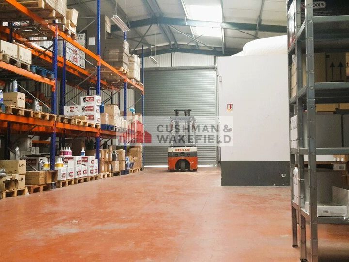 Location local d''activites 375 m² non divisibles