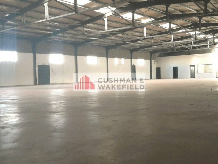 SAINT GILLES - LOCAUX D'ACTIVITES A LOUER