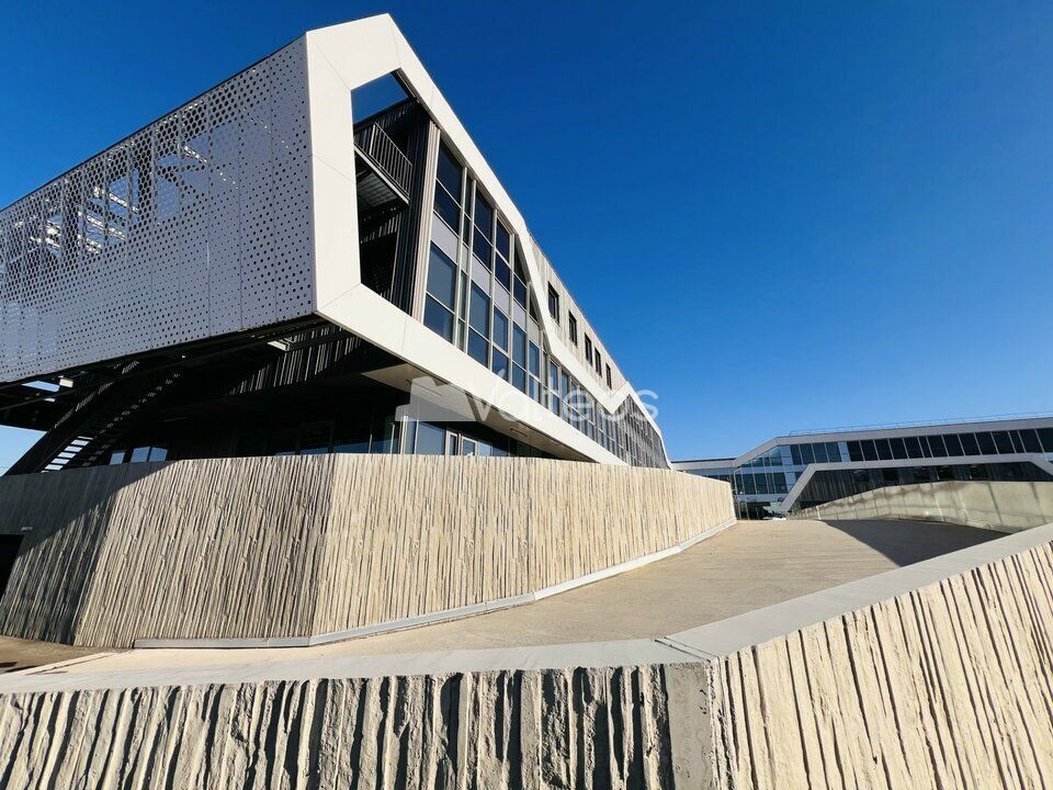 Location bureaux 138.6 m² non divisibles