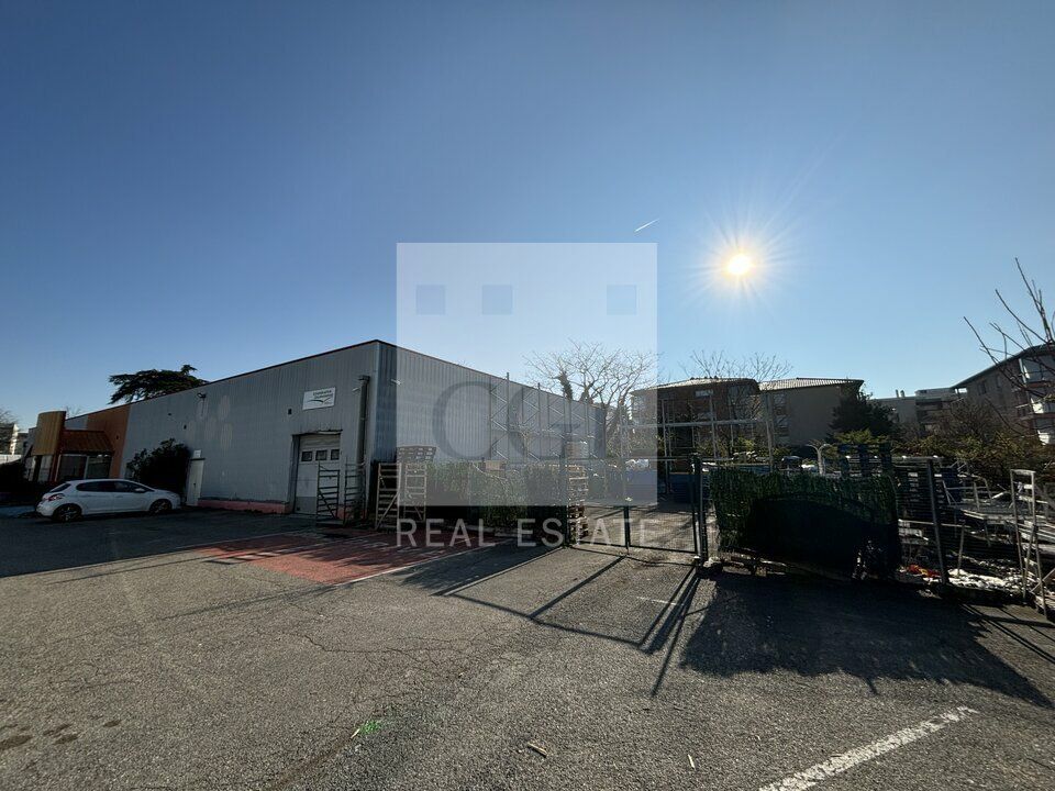 Location local commercial 1014 m² non divisibles