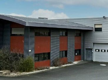 Location local d''activites 1980 m² non divisibles