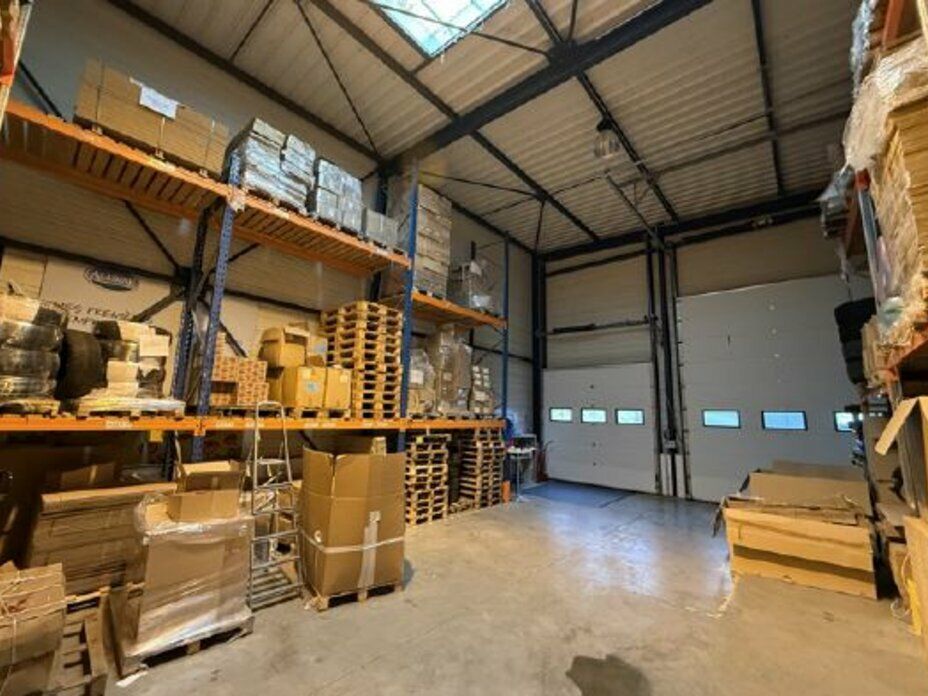 À Louer – Local d'Activités de 1 980 m² – Fleurieux-sur-l'Arbresle – Proche A89 🚀
