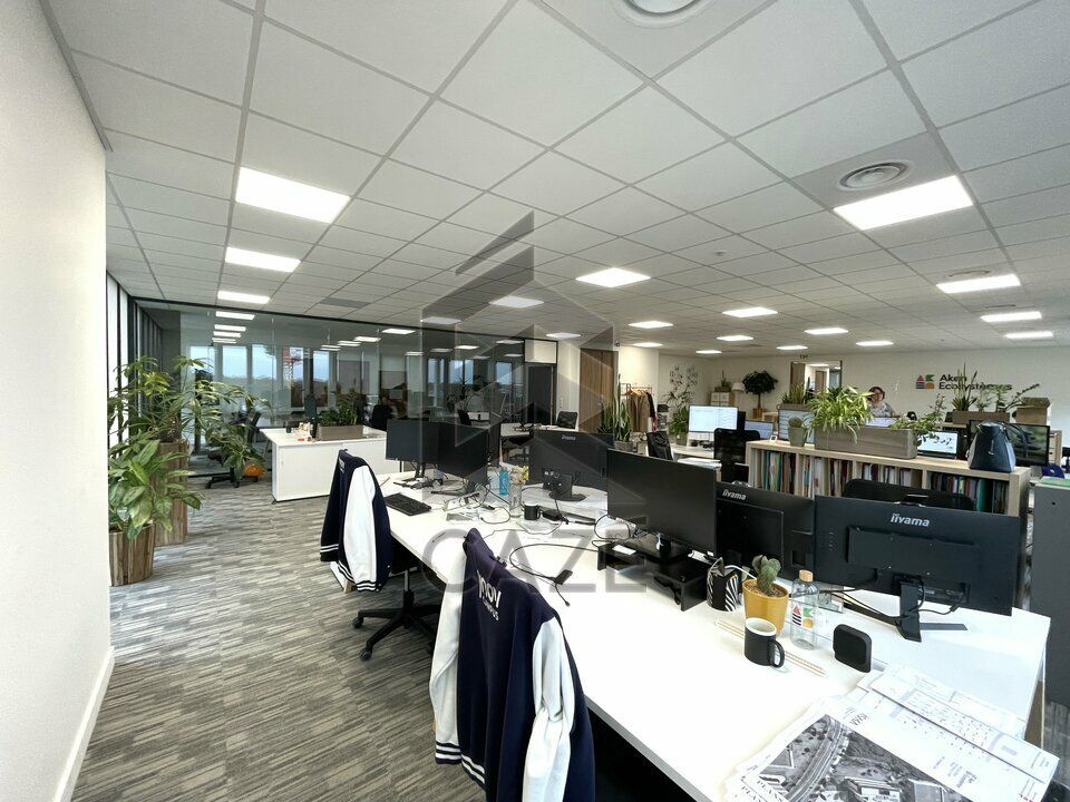 SUPERBES BUREAUX A LOUER - MERIGNAC - PIED DE TRAMWAY - AMENAGES