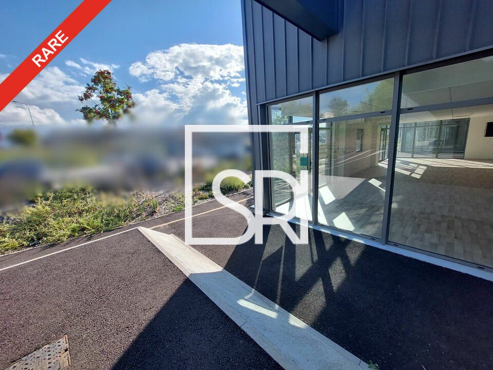 250 m² pour ce bureaux en vente à Pont du chateau