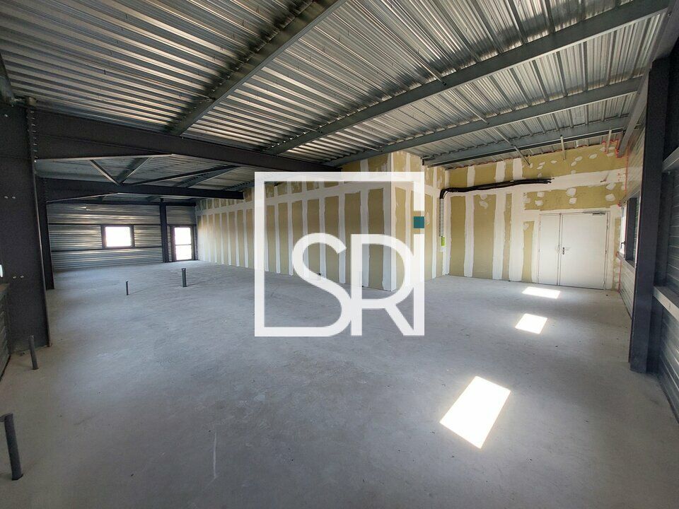 143.95 m² pour ce bureaux en location à Pont du chateau