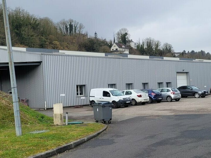 Location local d''activites 800 m² non divisibles