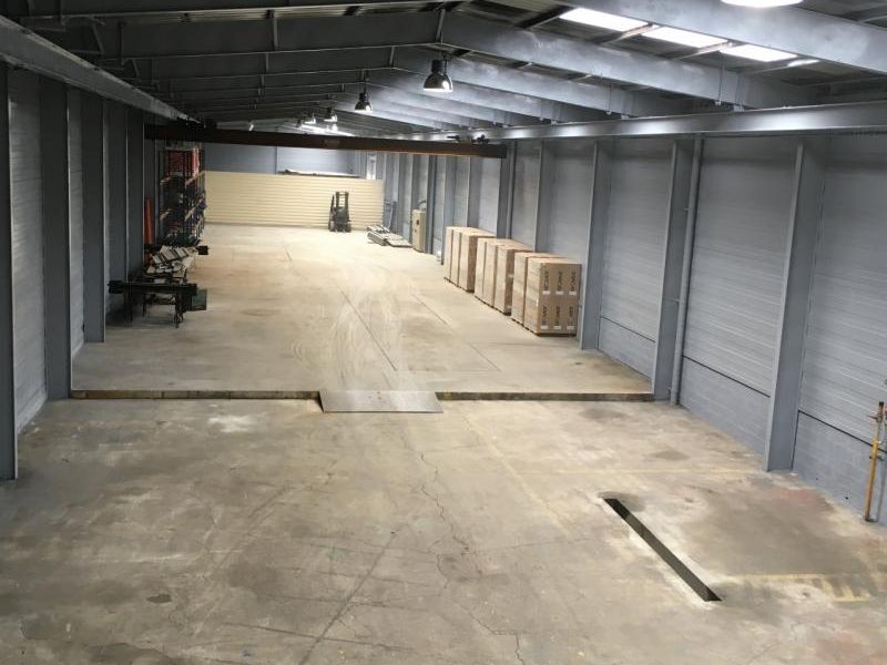 Vente entrepôts 1300 m² non divisibles