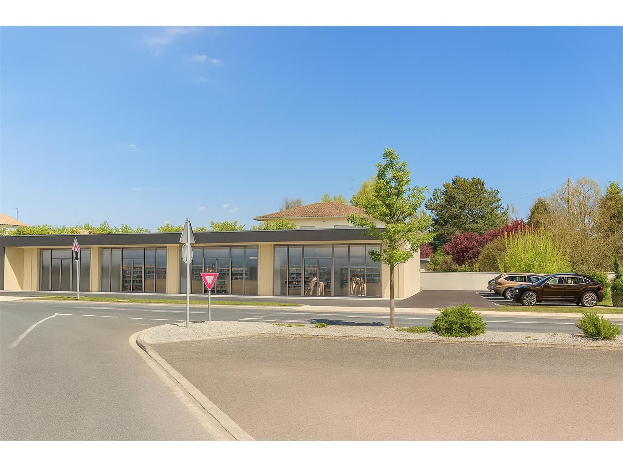 Vente local commercial 100.00 m² à CESTAS